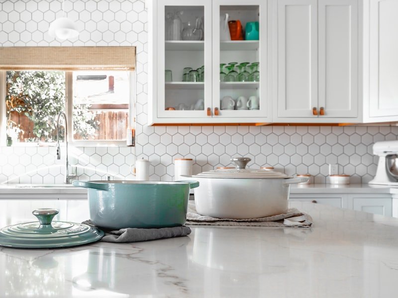 Calacatta-vein quartz countertop in a Vancouver kitchen